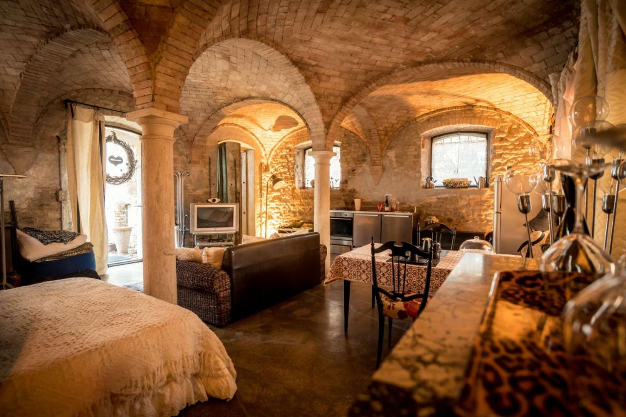 Villa Lo Scrigno Di Lara Ceresara Exterior foto